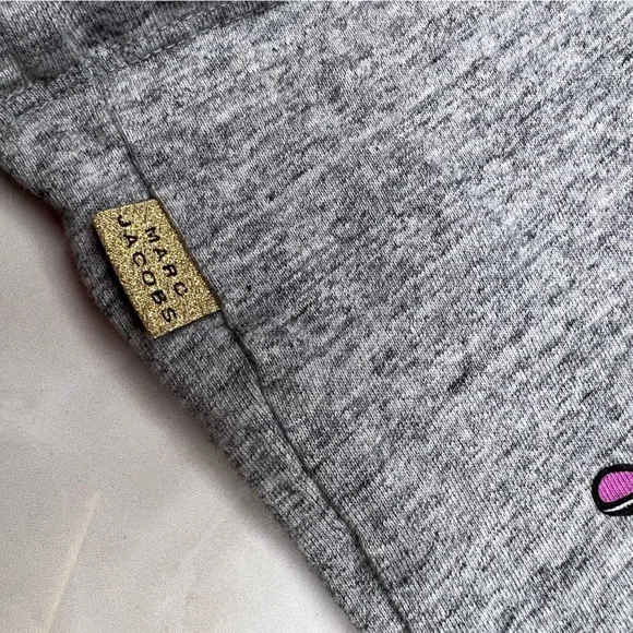 LITTLE MARC JACOBS GIRLS SIZE 4 GREY WITH GRAPHIC TSHIRT SHORT SLEEVE - Picture 4 of 4